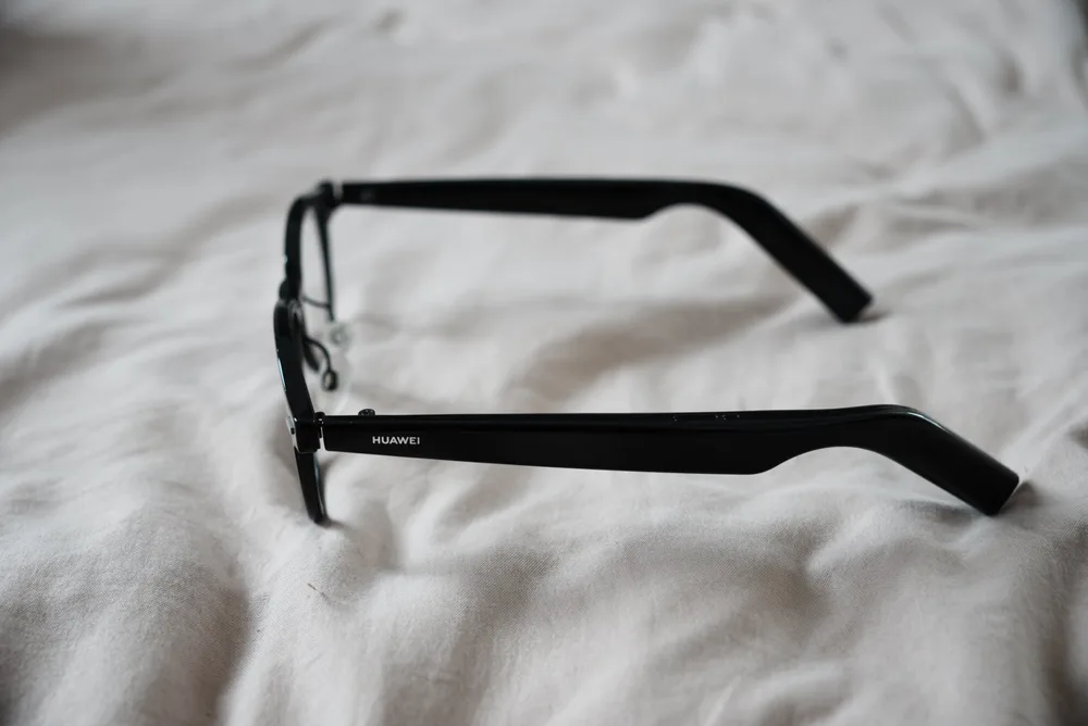 HUAWEI Eyewear のテンプルにあるスピーカー