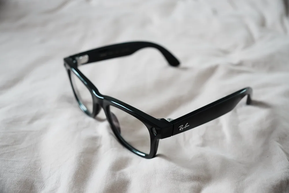 Ray-Ban Meta Gen 2 のテンプルにある刻印