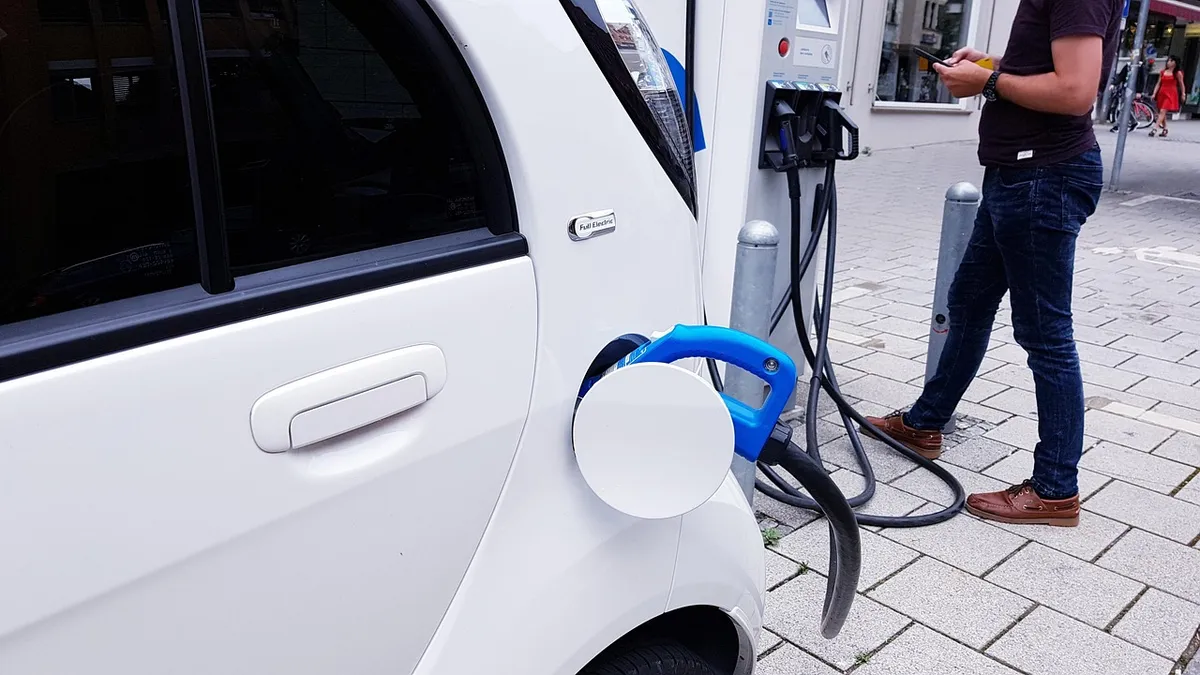 EV・テスラカテゴリの記事「テスラ充電無料3年間キャンペーンは終了｜条件・延長・いくら得するか」のイメージ画像