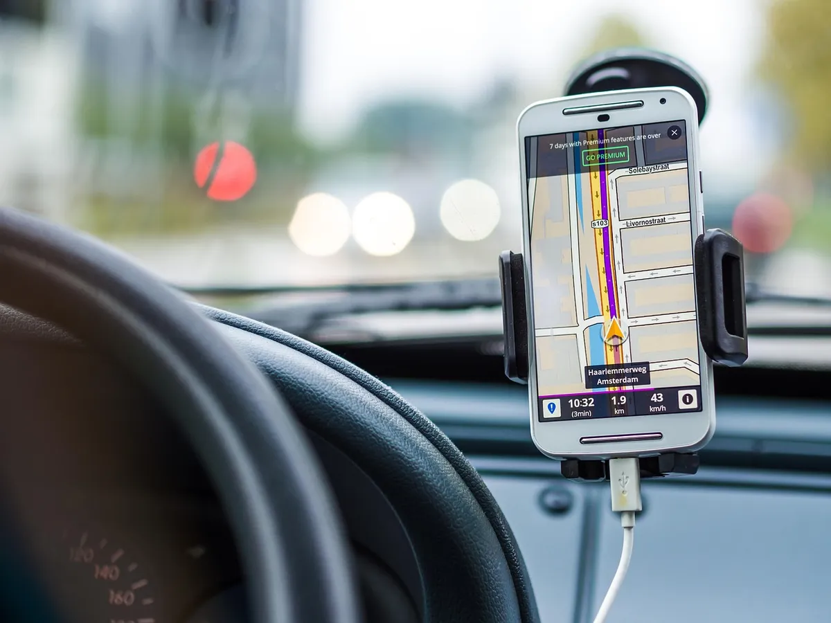 ガジェットカテゴリの記事「車載ワイヤレス充電器おすすめ4選｜MagSafe対応で運転中もスマホを充電」のイメージ画像